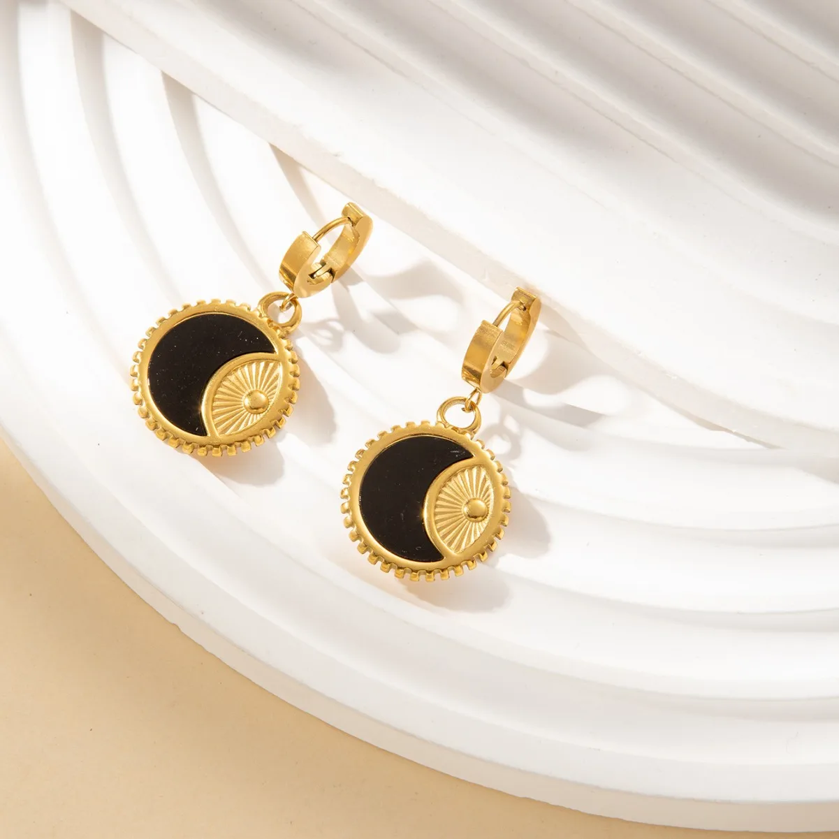 New Titanium Steel Black and White Crescent Necklace Earrings Set For Women Girls Party Jewelry Sets 4