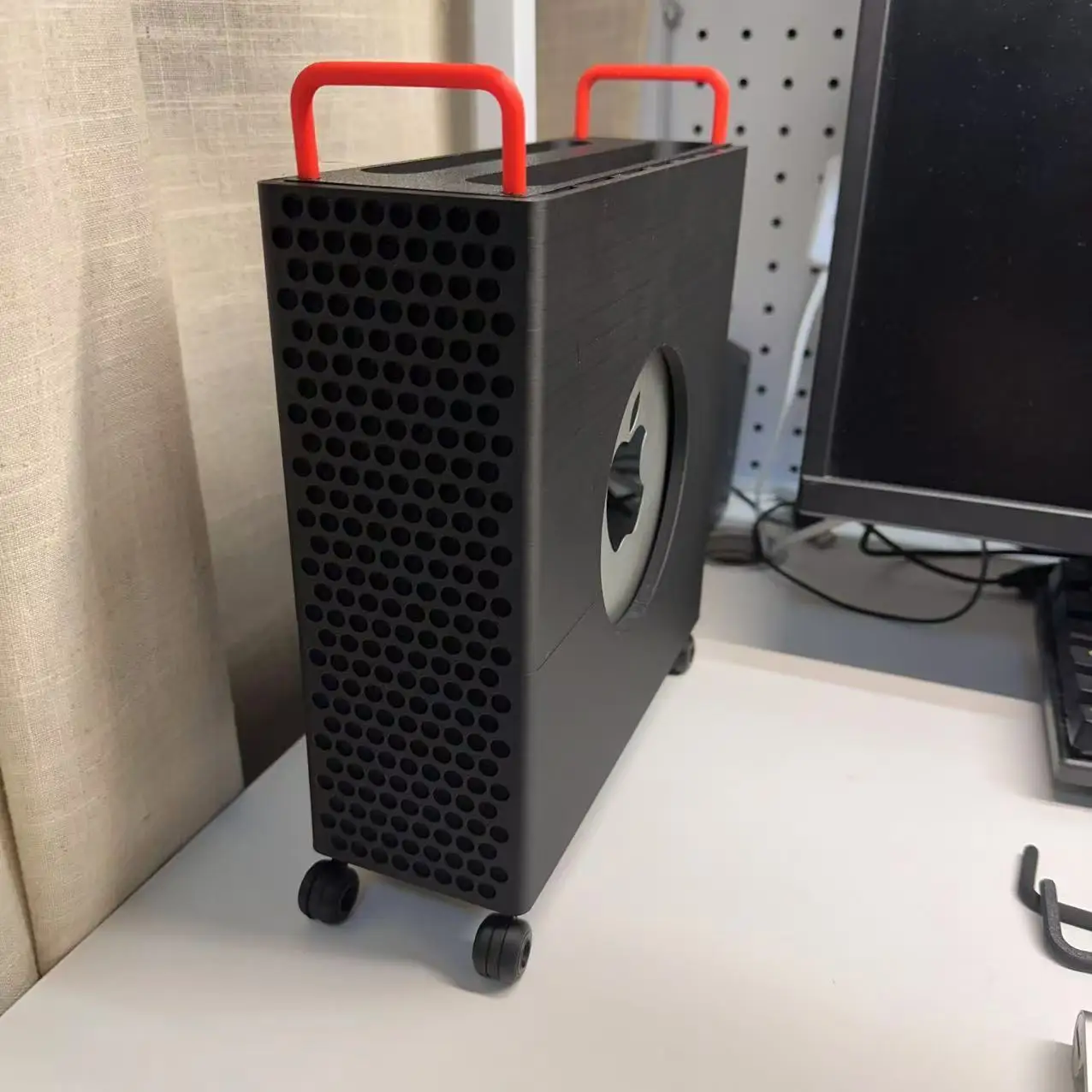 맥 미니 M2/M1 브래킷 소형 섀시 맥 프로 형태 모든 세대의 맥 미니 소형 사무용 브래킷에 호환 가능 3D 프린팅