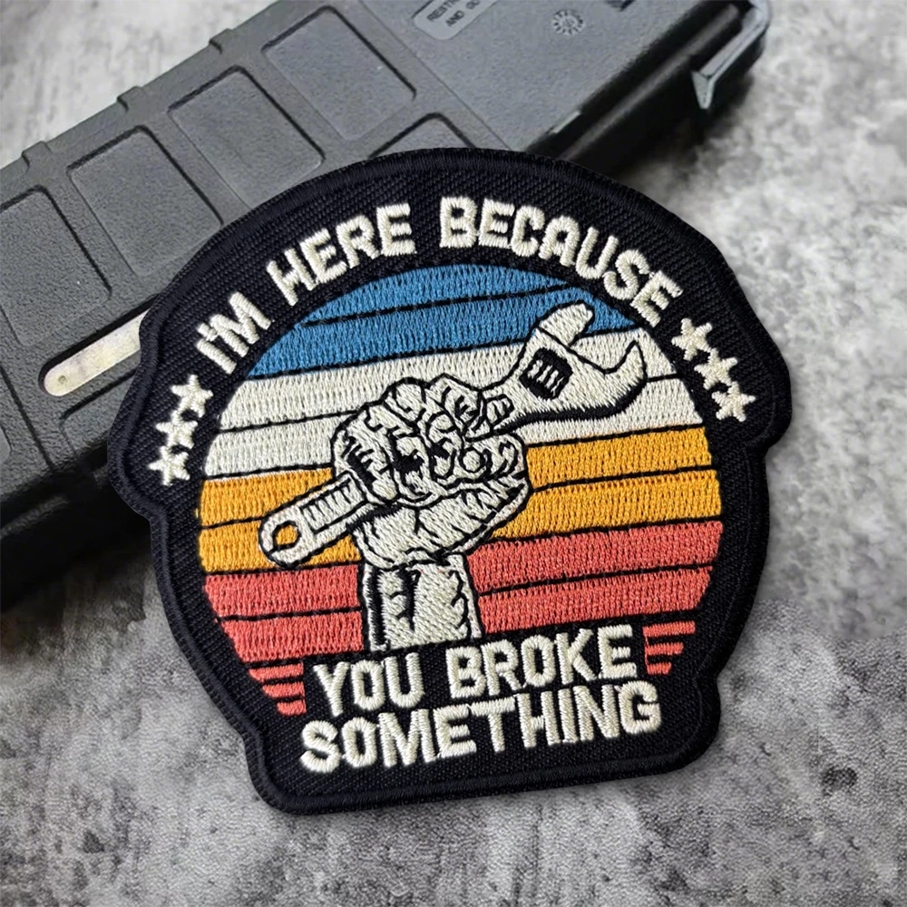 주먹을 쥐고 있는 렌치 패치, 당신이 뭔가를 깨뜨렸기 때문에 내가 여기에 있는 것이다, 후크앤루프 자수 패치 배지, 전술 배낭 스티커