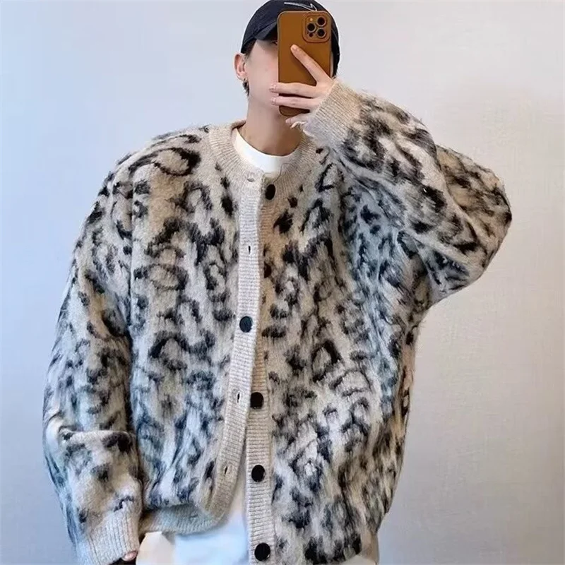 2026 신상 남성 레트로 레오파드 자카드 크루넥 가디건 Y2K 스트릿웨어 니트 아우터 힙합 패션 버튼업 스웨터