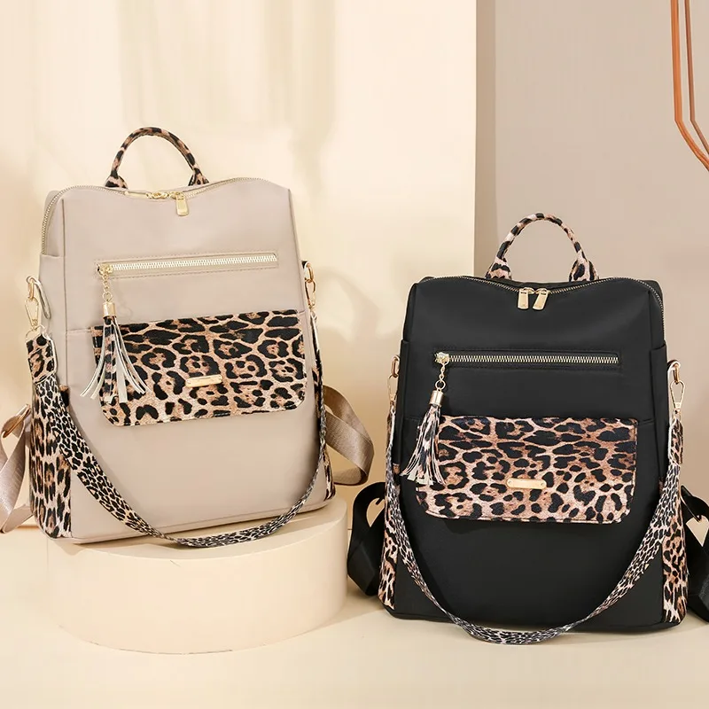 Zaino leopardato multifunzione per donna con nappe di lusso in nylon - immagine 3