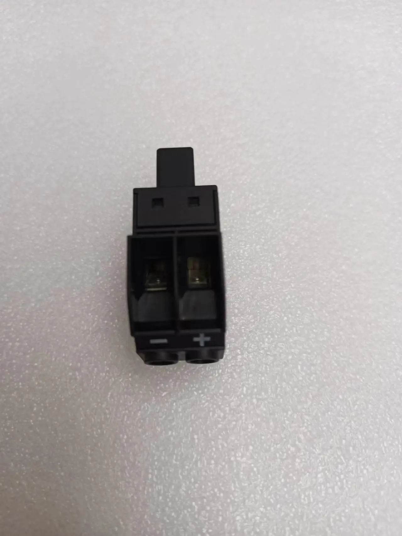 Фото Совершенно новый разъем питания Huawei RRU 3151393839593161, штекер №2