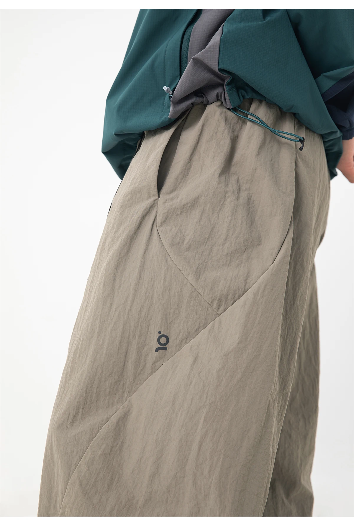 Technische Cargohose für Herren 2026, wasserabweisende Arbeitskleidung, J-Cut-Fallschirm-Design, plissierte Panel-Aktivhose, lockere Passform – Detail 7