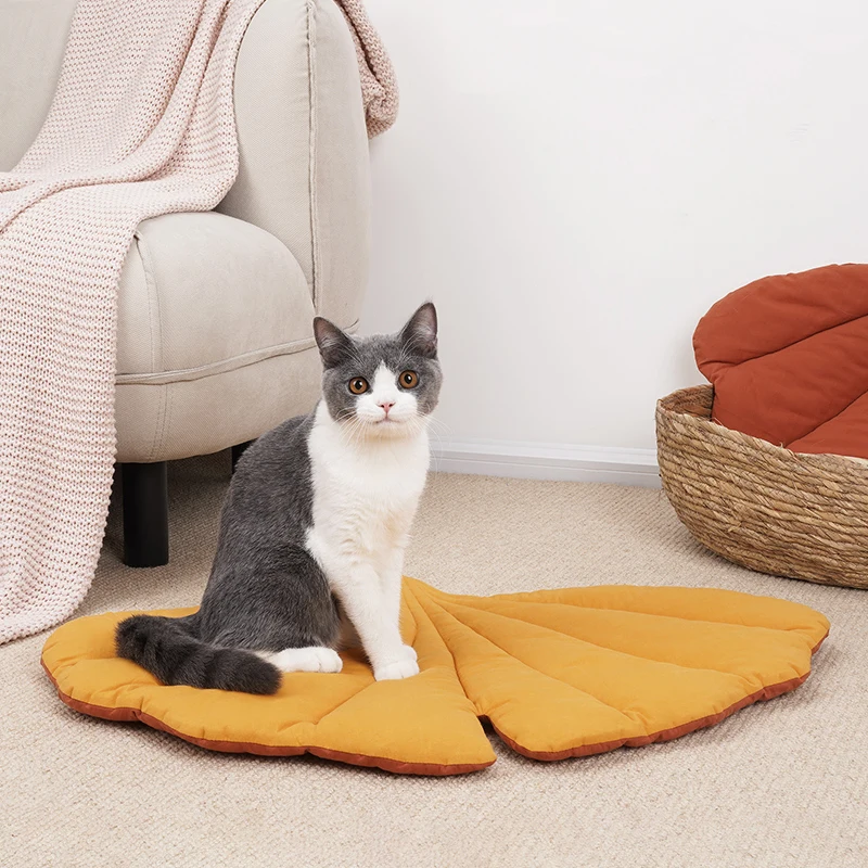 

Cat Bed Mat Leaf Shape Soft Dog Bed Mat Soft Crate Pad, Machine Washable Mattress for Medium Small Dogs and Cats Kennel Pad