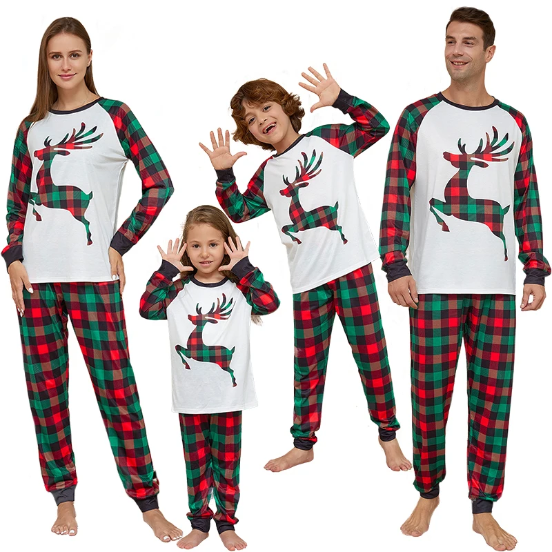 thumbnail image 1 of Conjunto de pijama navideño con estampado de alce, pantalones a cuadros, conjuntos a juego para toda la familia, pijamas para madres, niños, bebés y perros, 1 of 5