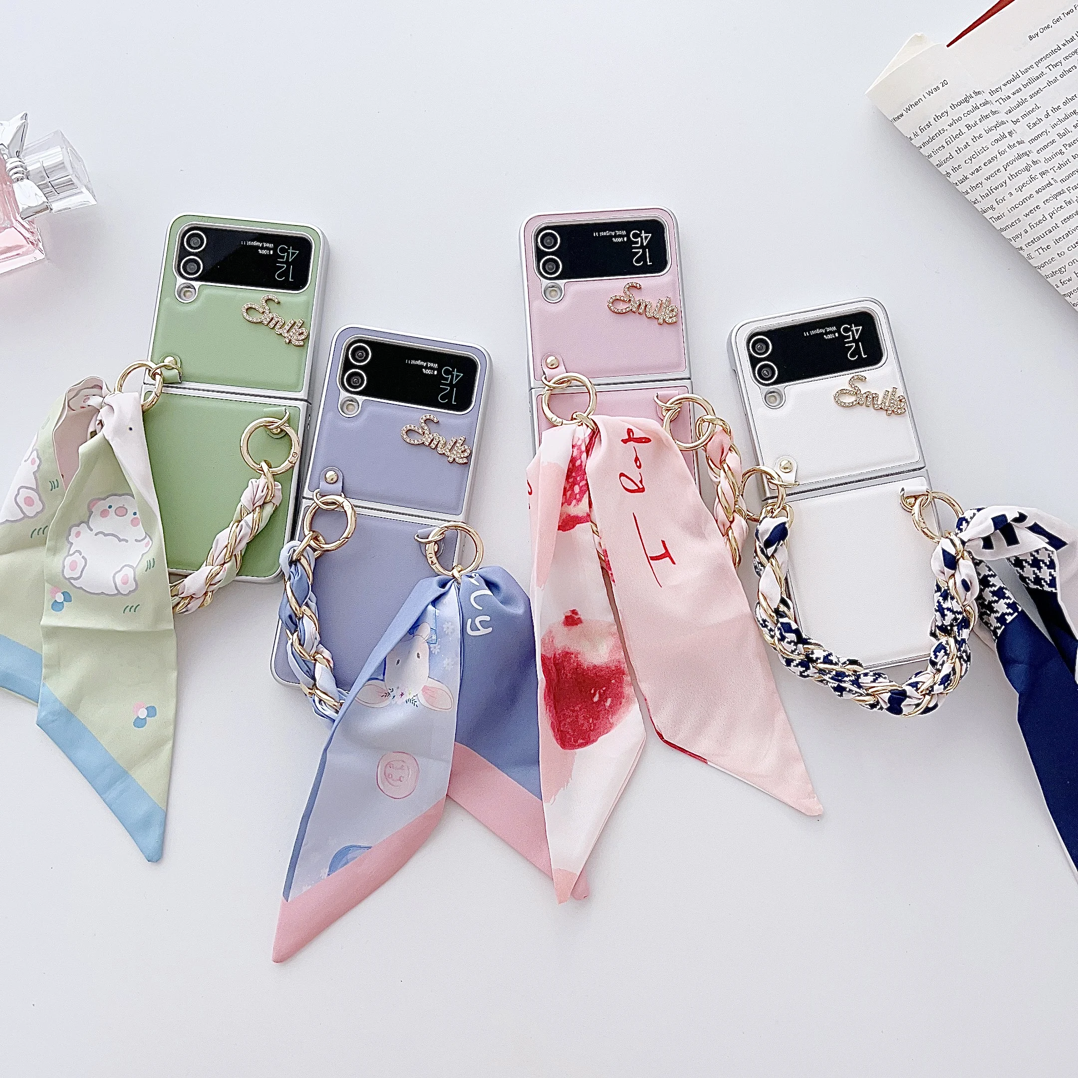 

Scarf Bracelet Pendant Chain Phone Case For Samsung Galaxy Z Flip 4 Flip 3 Flip4 Flip3 5G Metal Wrist Strap Phone Cover