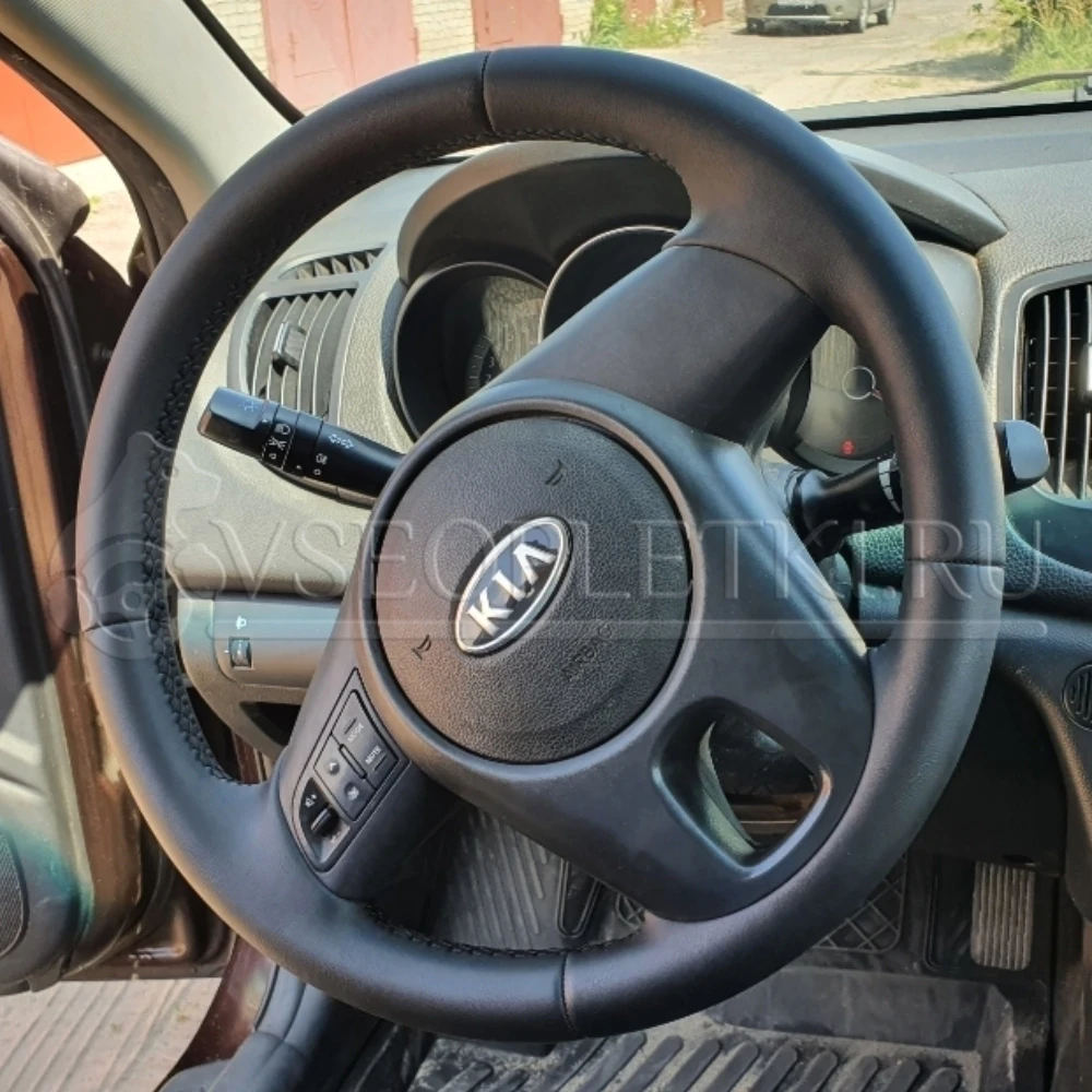Оплетка на руль &quotKia Cerato&quot (Киа Церато) для кожаного руля - черная гладкая кожа с