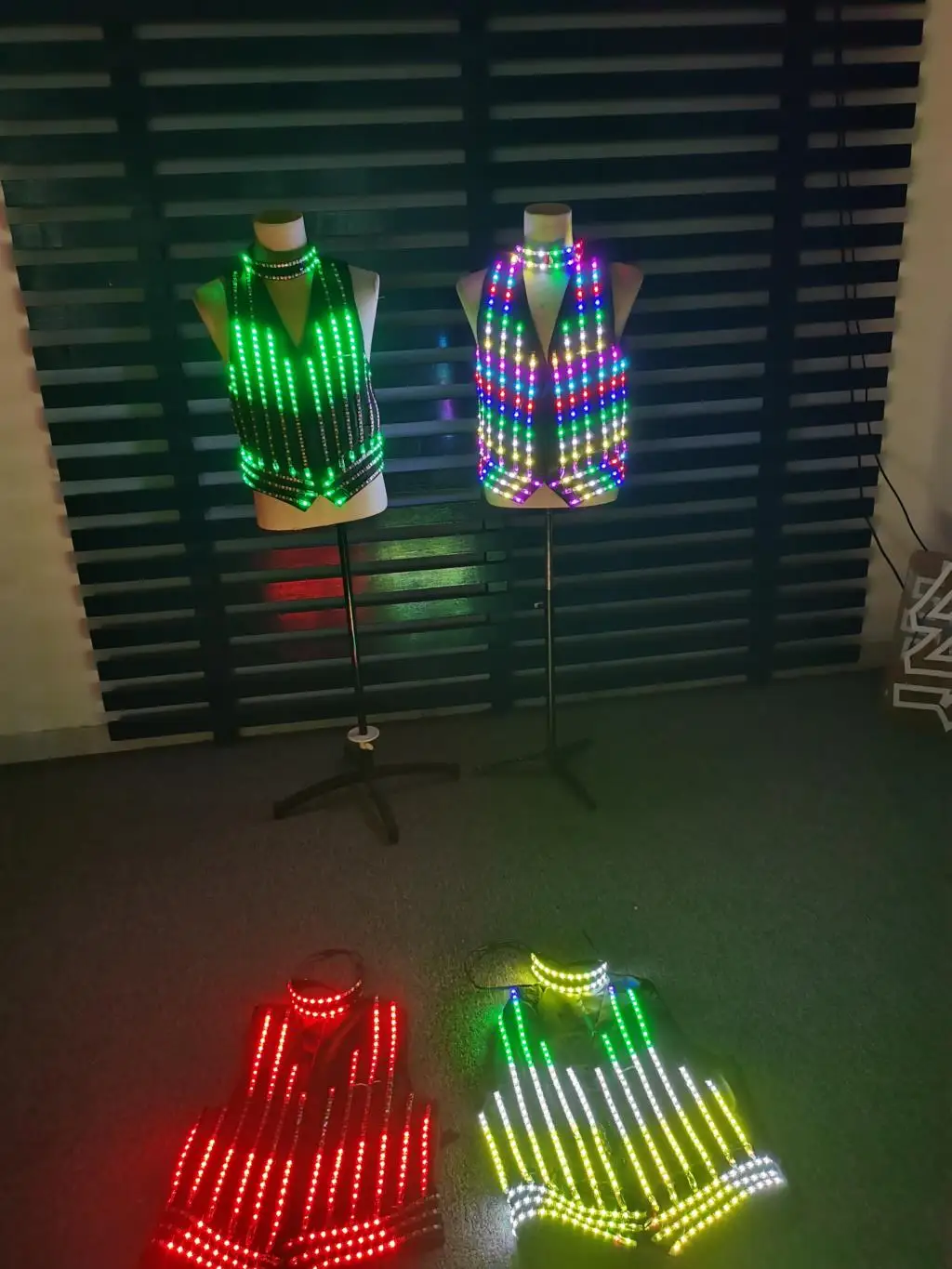 

2023 fashion Customize men normal LED Tron Dance Wear regular personalize advertising A1654 green white embroidery cotton