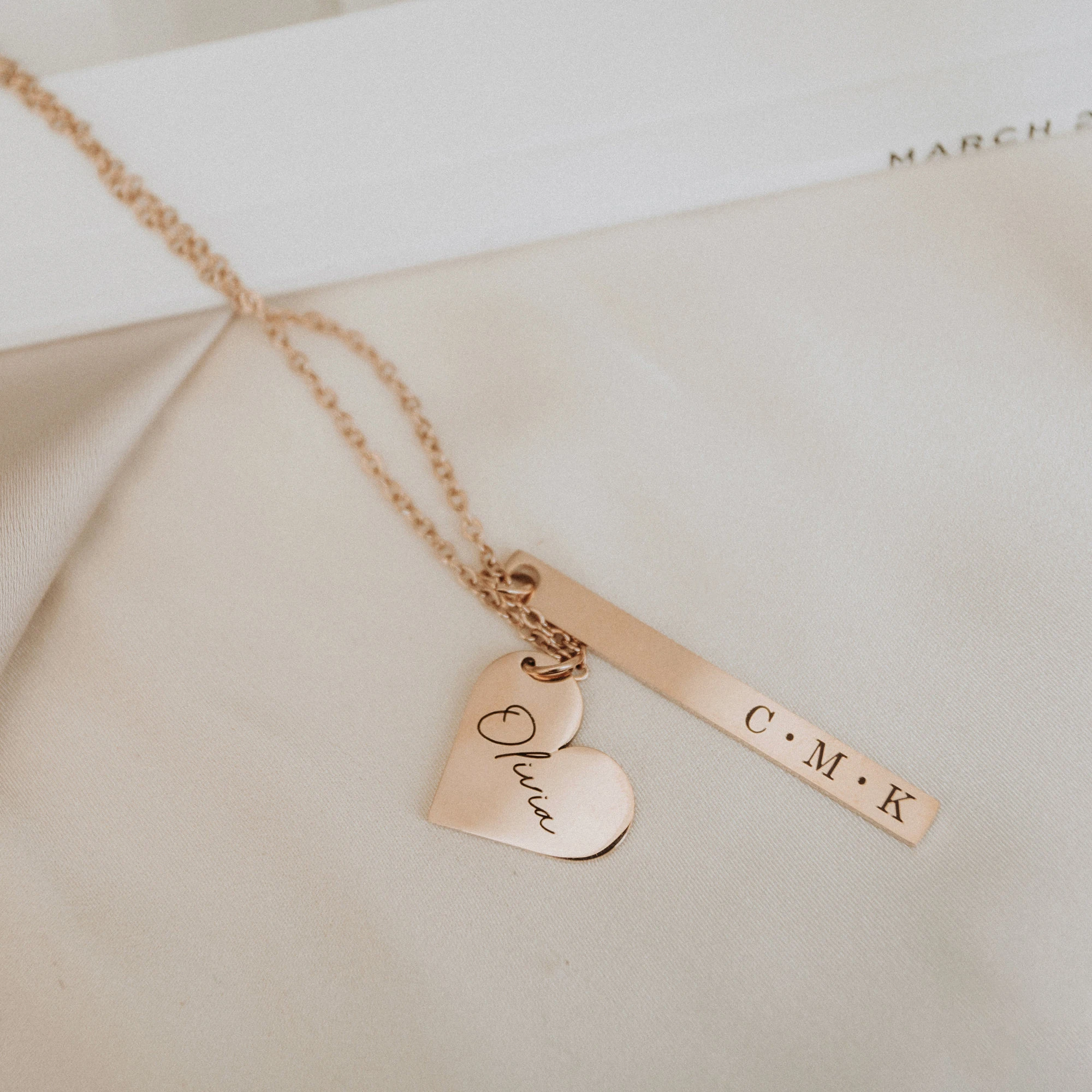 Personalized Engraved Mom Kids Name Necklace Family Initial Calligraphy Heart Jewelry Bar Custom Charm Handmade Gift