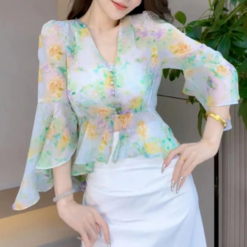 불규칙 플레어 슬리브 프린트 단추 V넥 블라우스, 패치워크 블라우스, 섹시한 슬림 셔츠, 패셔너블하고 우아한, 2024 여름 신상