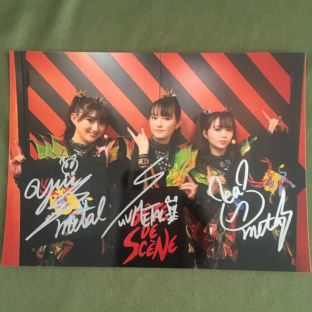 BABYMETAL SU-METAL MOAMETAL MOMOMETAL Autographed Signed Photo