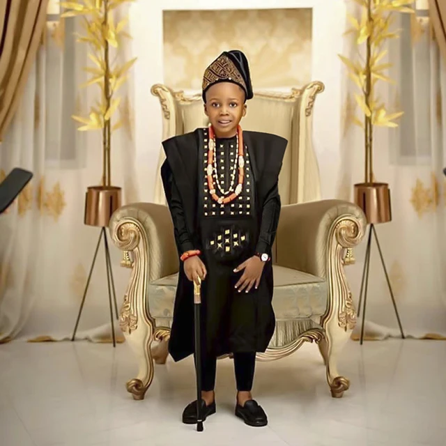 Adekunle Embroidery Dashiki Outfit - Image 2