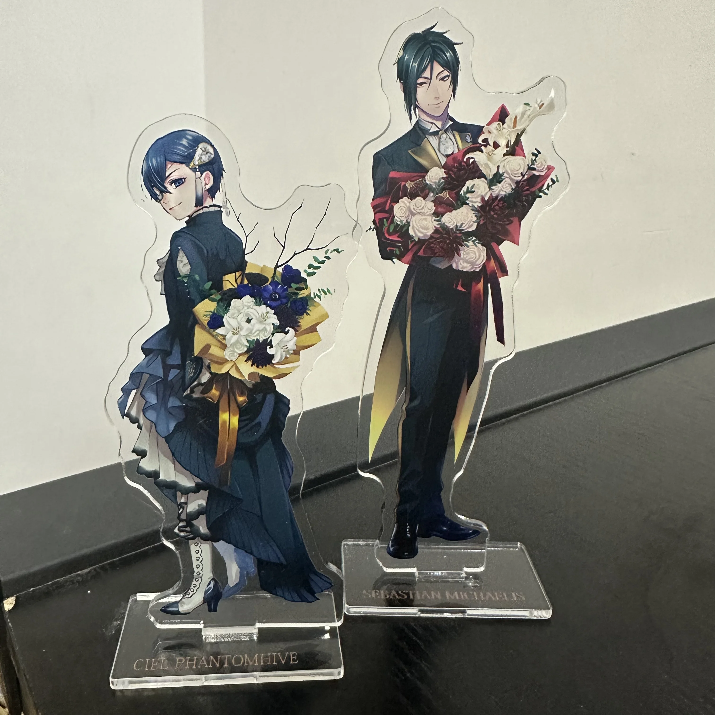 Figura de mayordomo negro de Anime, soportes acrílicos de Ciel Phantomhive,  modelo de personaje de Sebastian Michaelis, placa, decoración de  escritorio, juguete de letrero de pie - AliExpress, image size:3024x3024