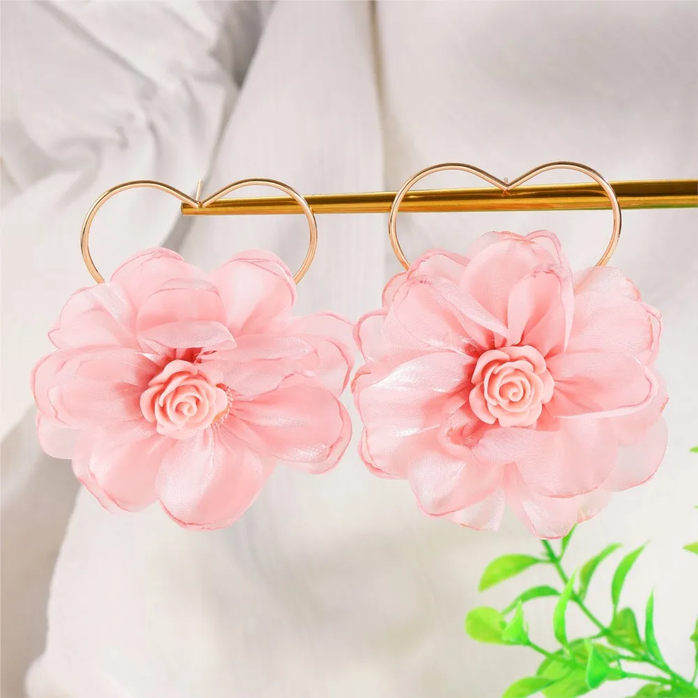 Stylish Elegant Golden Heart Flower Earrings for Women Hollow Heart Frame Pink Floral Design Earrings Jewelry Occasions