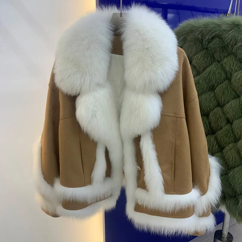 

Женская зимняя куртка-пуховик с воротником из натурального меха лисы