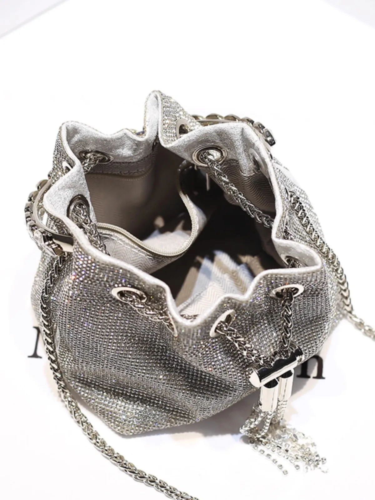 حقيبة يد مسائية ماسية لامعة للنساء لعام 2025، بتصم...