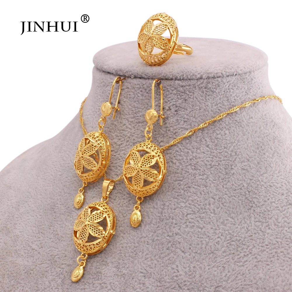 Parure De Bijoux Fleurs Plaqué Or 18 Carats Pour Femme - Colliers, Boucles D'oreilles, Bracelet En Acier Inoxydable - Style Délicat Et Minimaliste