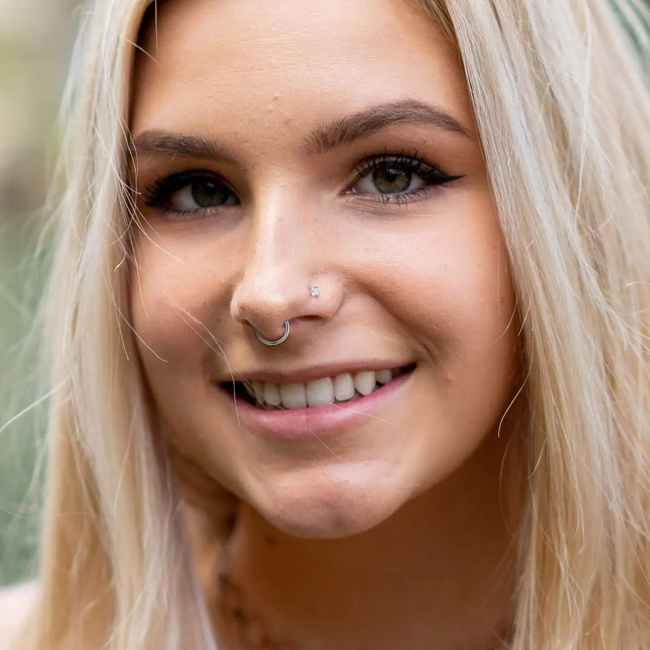 Рисунок 4 - Серьги-гвоздики Drperfect из хирургической