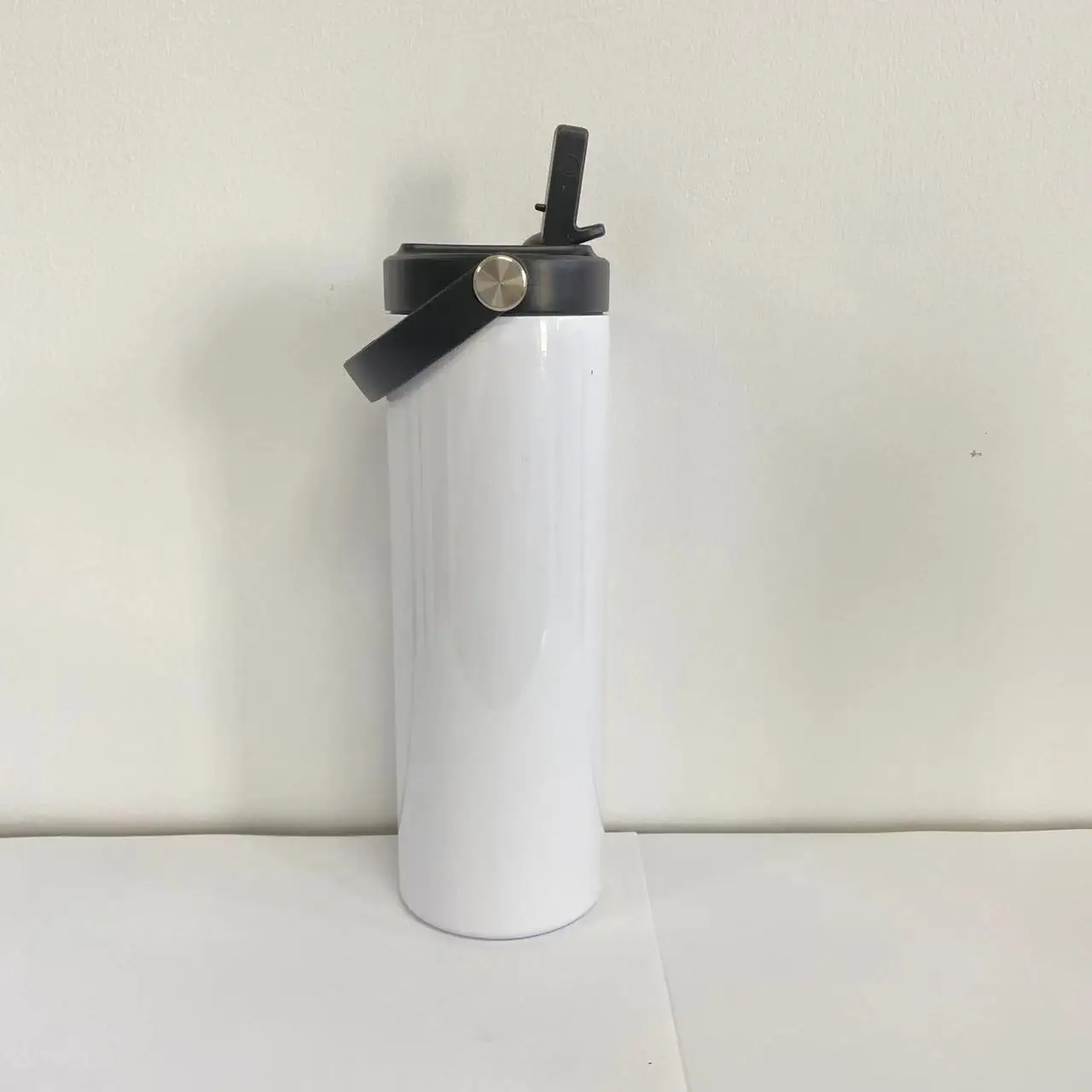 كوب من الفولاذ المقاوم للصدأ مع غطاء