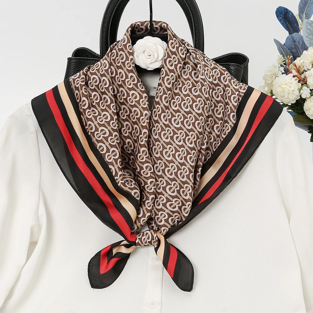 Рисунок 3 - Женский многофункциональный шелковый шарф с принтом