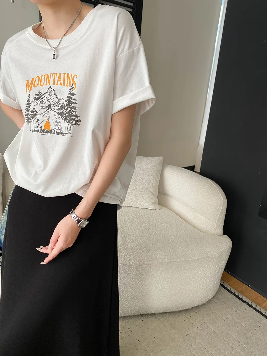 Sommerliches Damen-T-Shirt im amerikanischen Retro-Stil mit Bergmotiv-Print, Rundhalsausschnitt und kurzen Ärmeln – Detail 3