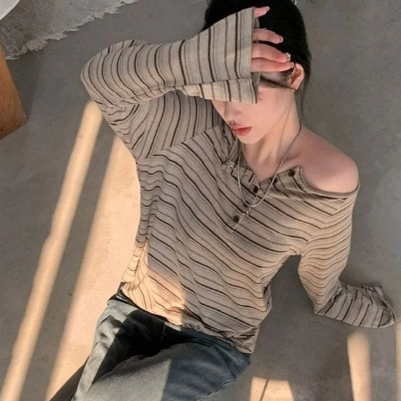 트렌디한 오프숄더 스트라이프 티셔츠 ? 루즈핏 슬래시넥 긴소매, 봄용 빈티지 캐주얼 스트리트웨어, 다용도 & 부드러운 소재