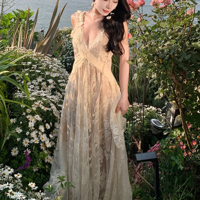 

Платье женское кружевное с открытой спиной и V-образным вырезом