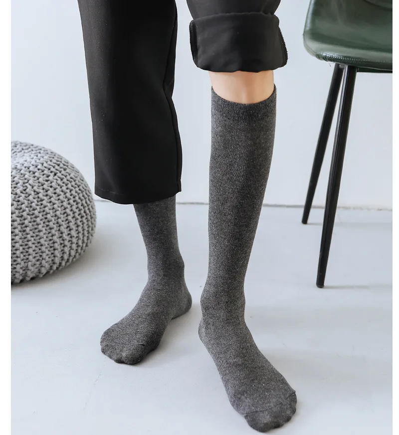 Lange Herrensocken, Herbst, Frühling, einfarbig, lässig, Business, hohe Röhrensocken, schwarz, lange Baumwollsocken, schweißabsorbierend, atmungsaktiv – Detail 3