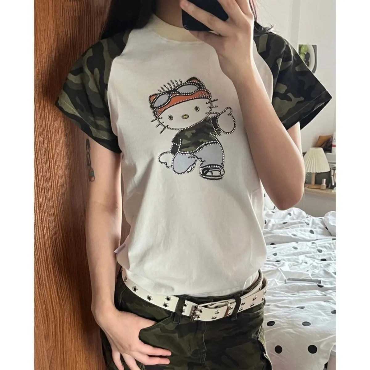 thumbnail image 1 of Nueva camiseta Sanrio Hello Kitty combinación de varias telas de camuflaje, camisetas bonitas de manga corta con diamantes de imitación, ropa de moda coreana, ropa de calle de verano, 1 of 5