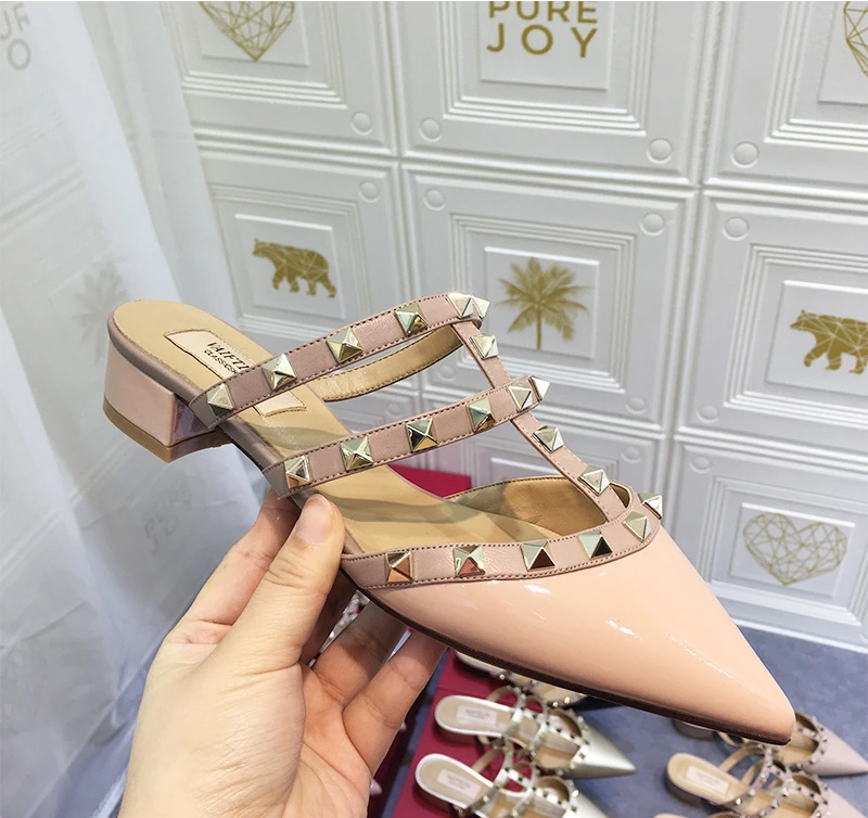 2024 New Summer Slippers Pointed Low Heels Fashion Thick Heel Riveted Ribbon Colored Women's Pointed Slippers Patent Leather