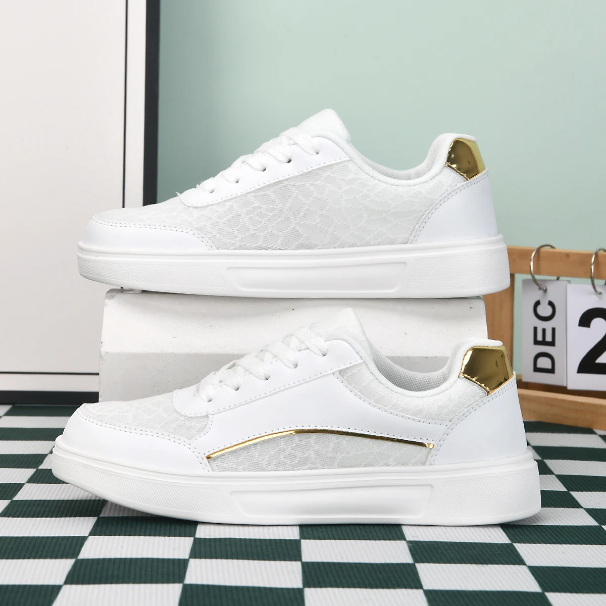 Womens Breathable White Skatebaord Shoes Casual Sports Trainer Outdoor Breathable Sneakers for Women Non Slip Lightweight Shoes