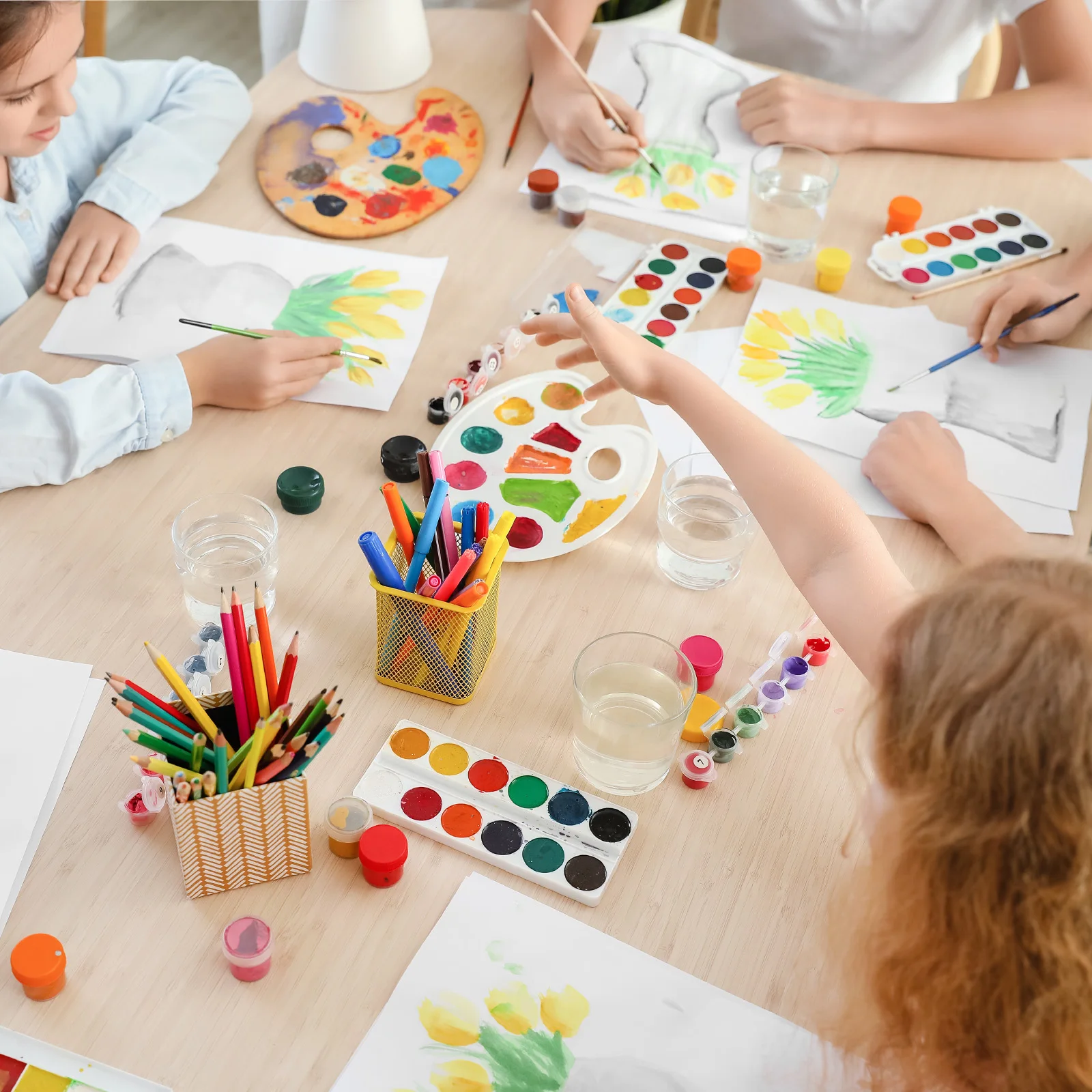 2/3Pcs Acrylic Paint Palette Clear Palette Oval/Round Designs with Thumb Hole for Kid Artist Watercolor Drawing DIY Wall Art 6