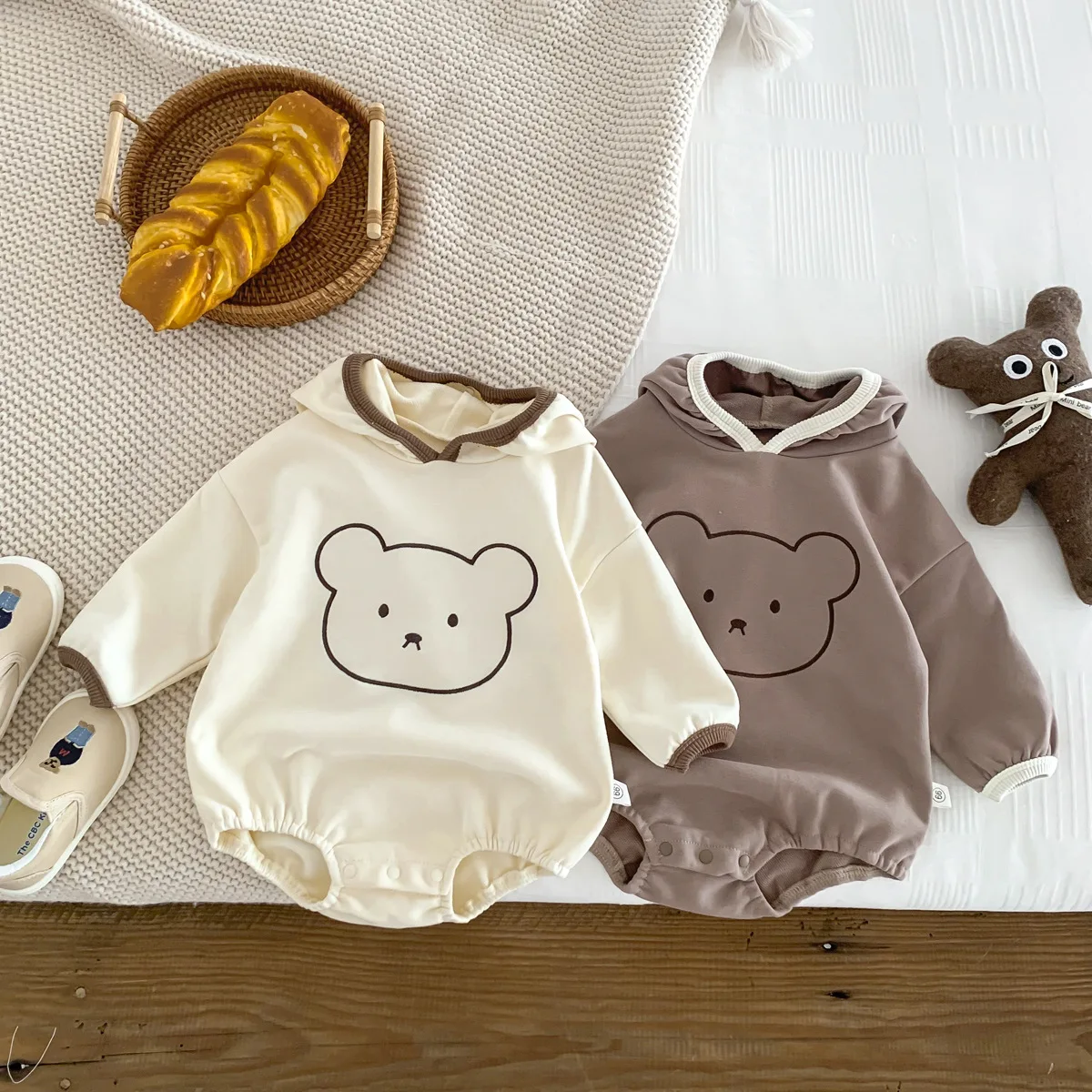 

Korean Children's Clothing 2023 Bodysuits For Infants Long Sleeved Hood Newborn Baby Boys Girls Romper Cute Little Bear Jumpsuit