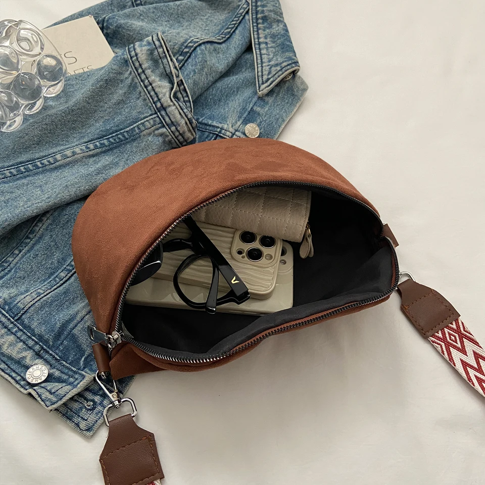 OSOCE Kleine Sling Bag voor Mannen Vrouwen met RFID Pocket Anti-Diefstal Crossbody Borst Tas Casual Dagrugzak Reistas voor Wandelen Winkelen, Zwart, S, onbezorgd