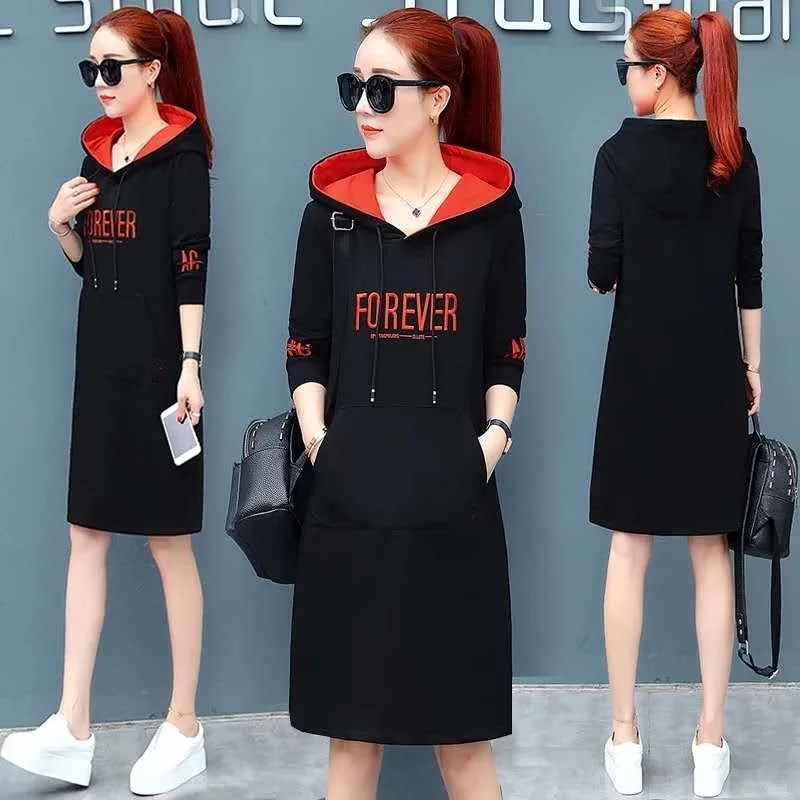 فستان ميدي بغطاء للرأس وأكمام طويلة من الصوف السمي...