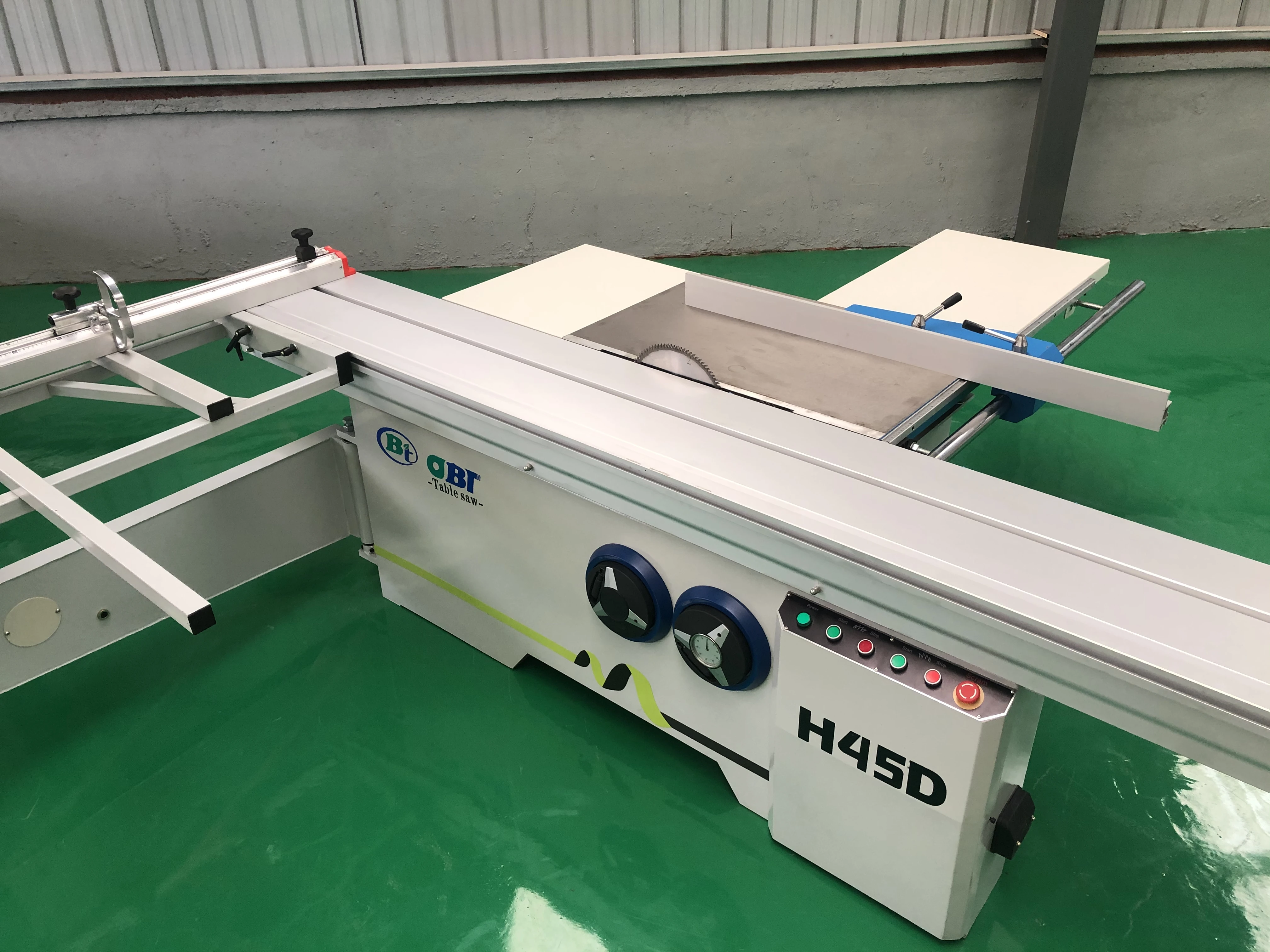 ChinaAutomaticPrecisionVerticalSlidingTablePanelSawWoodworking