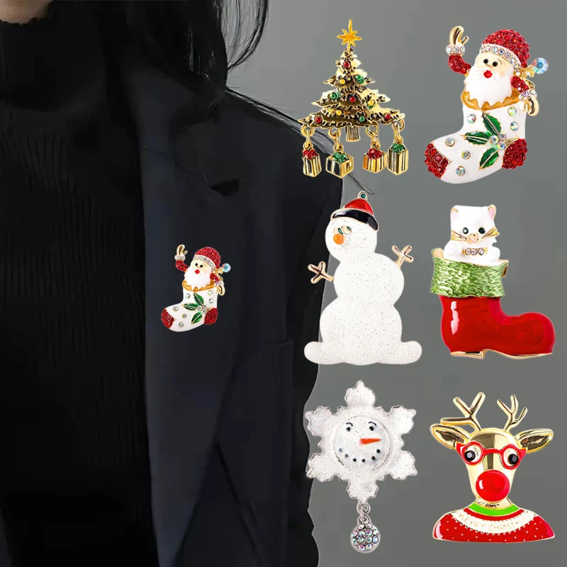Spille Per Albero Di Natale Per Donna Uomo Strass Xmas Smalto Red Boot Deer Santa Pins Gioielli Di Moda Cappotto Invernale Cap Spille