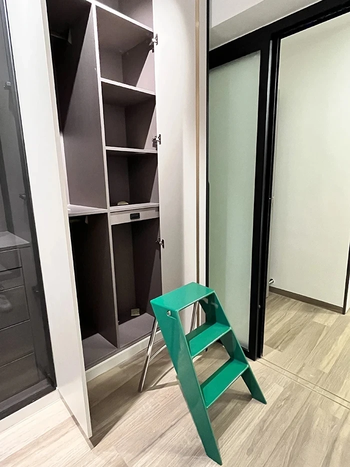 Description Picture 3 of itemModern Home Folding Ladder Transparent Acrylic Step Ladders Japanese Portable Telescopic Ladder Rack Creative Stairs Step Stool