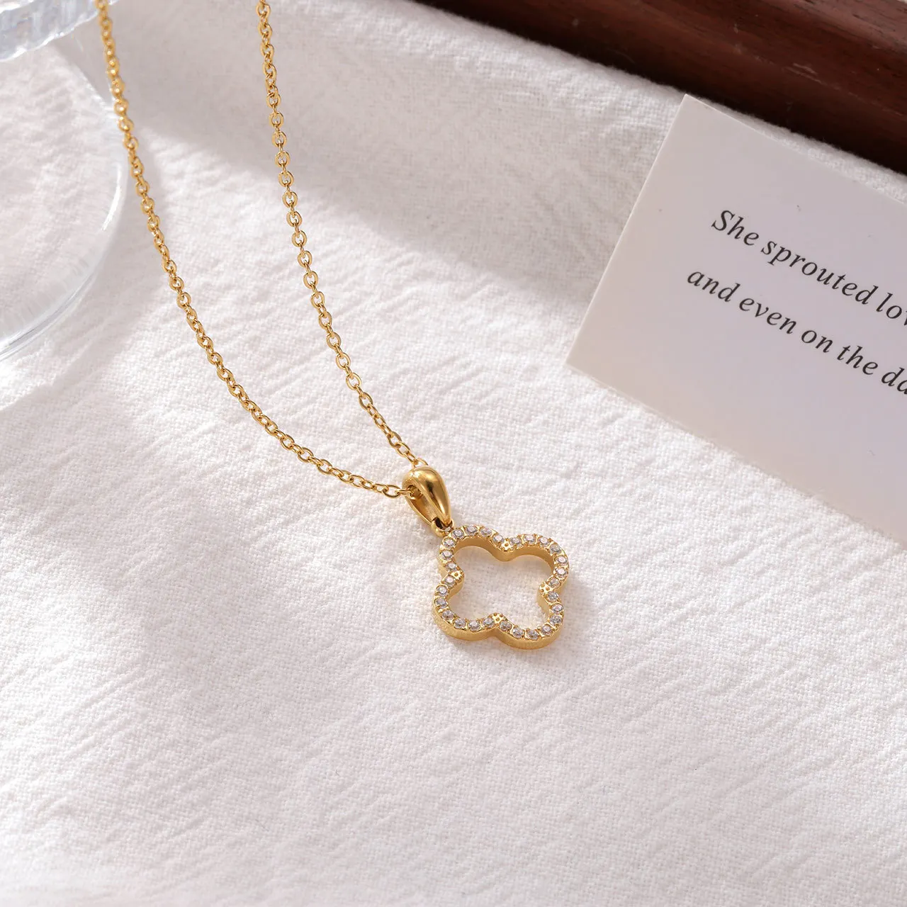 سلاسل رقيقة للبنات