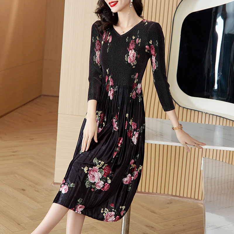 

2023 New Printed Golden Velvet Pleated Dress Women's Autumn/Winter Vintage Style V-neck 3/4 Sleeve Loose Fit Casual Vestidos