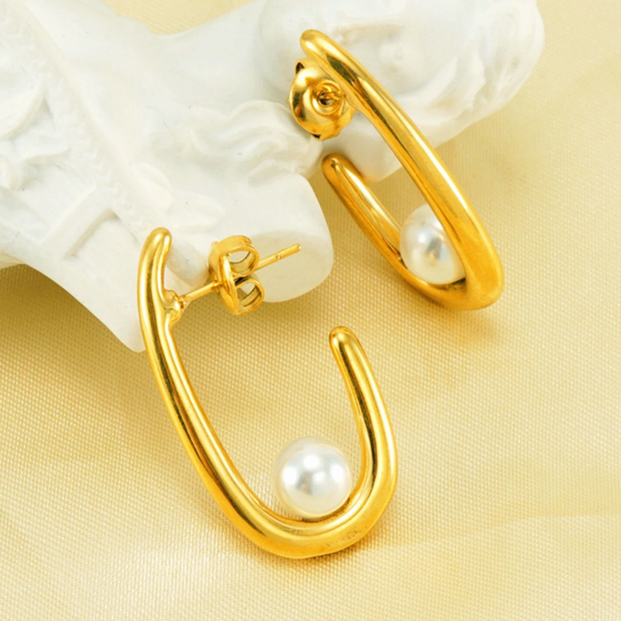 

Stainless Steel Ushaped Pearl Earrings For Women 18K Fashionable And Highend Titanium Ear Accessories Studs Hoops