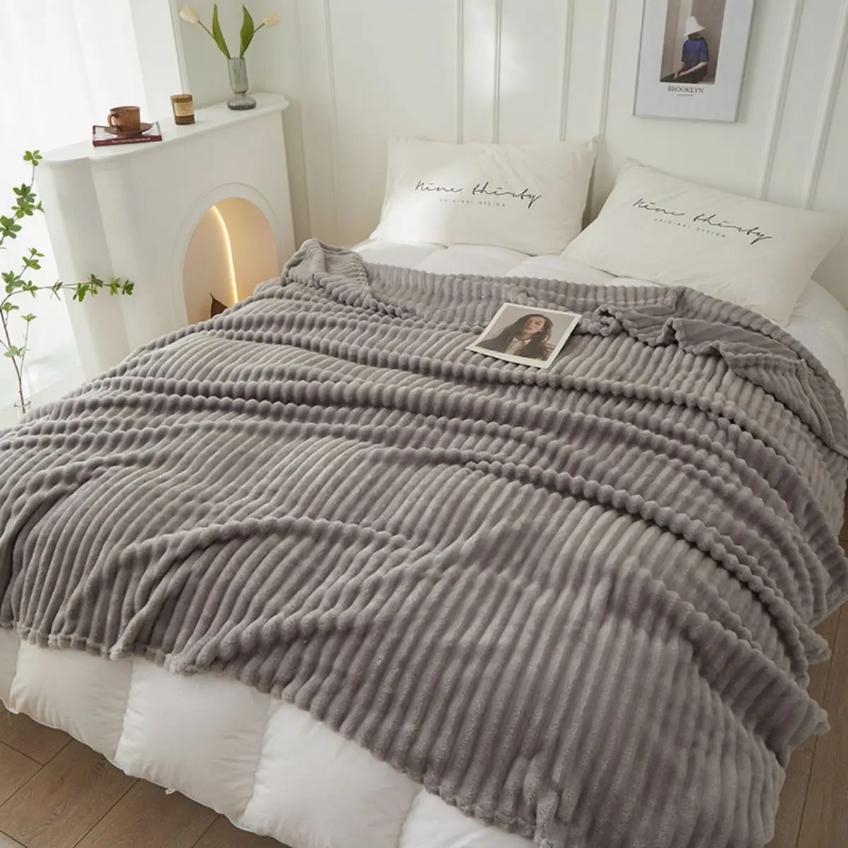 New milk velvet widened striped blanket (single layer double sided) air conditioning blanket multifunctional cover blanket 4