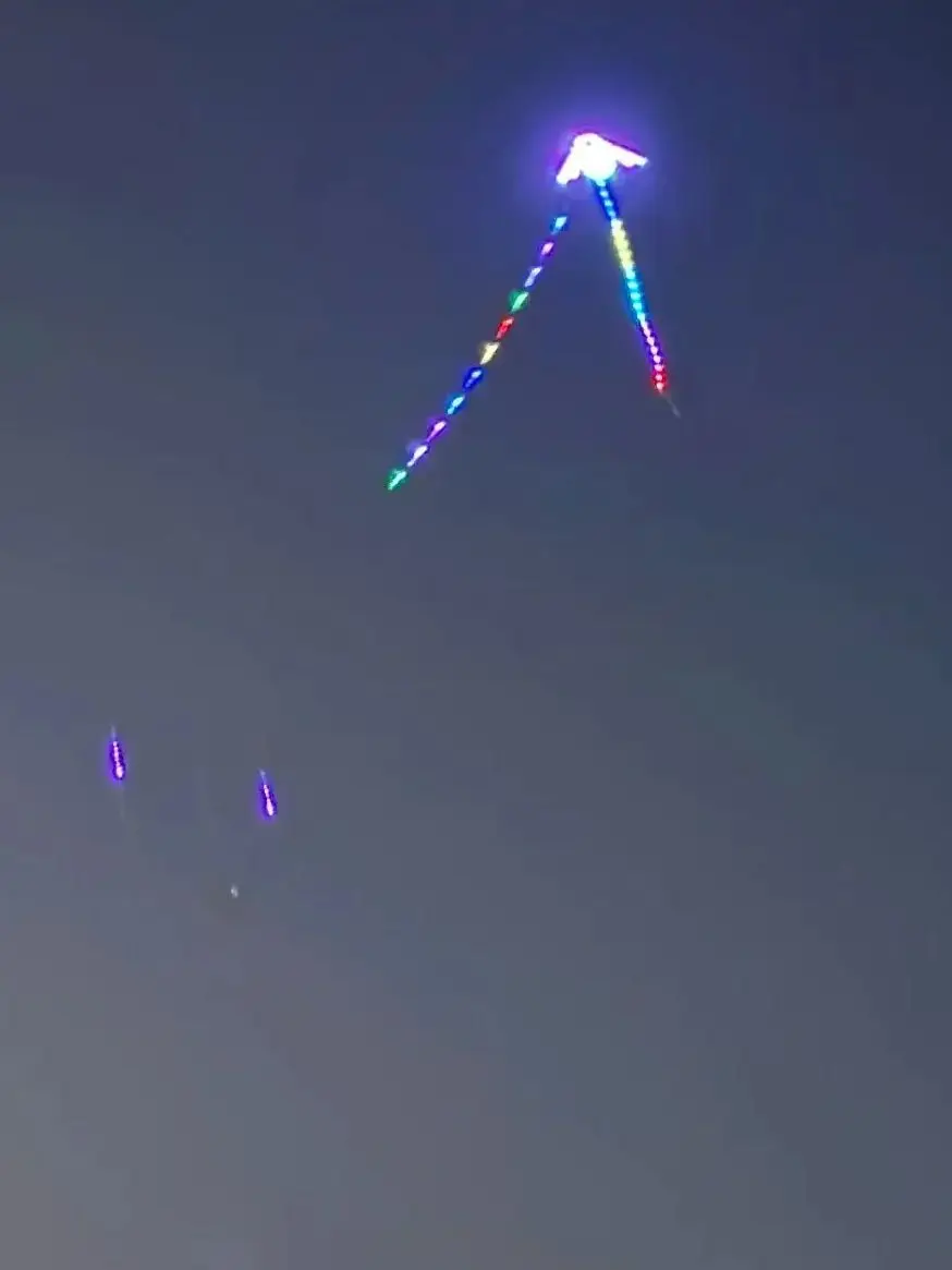 Custom size meteor flash adjusting String lights for line decoration Big Triangle LED delta Inflatable kite