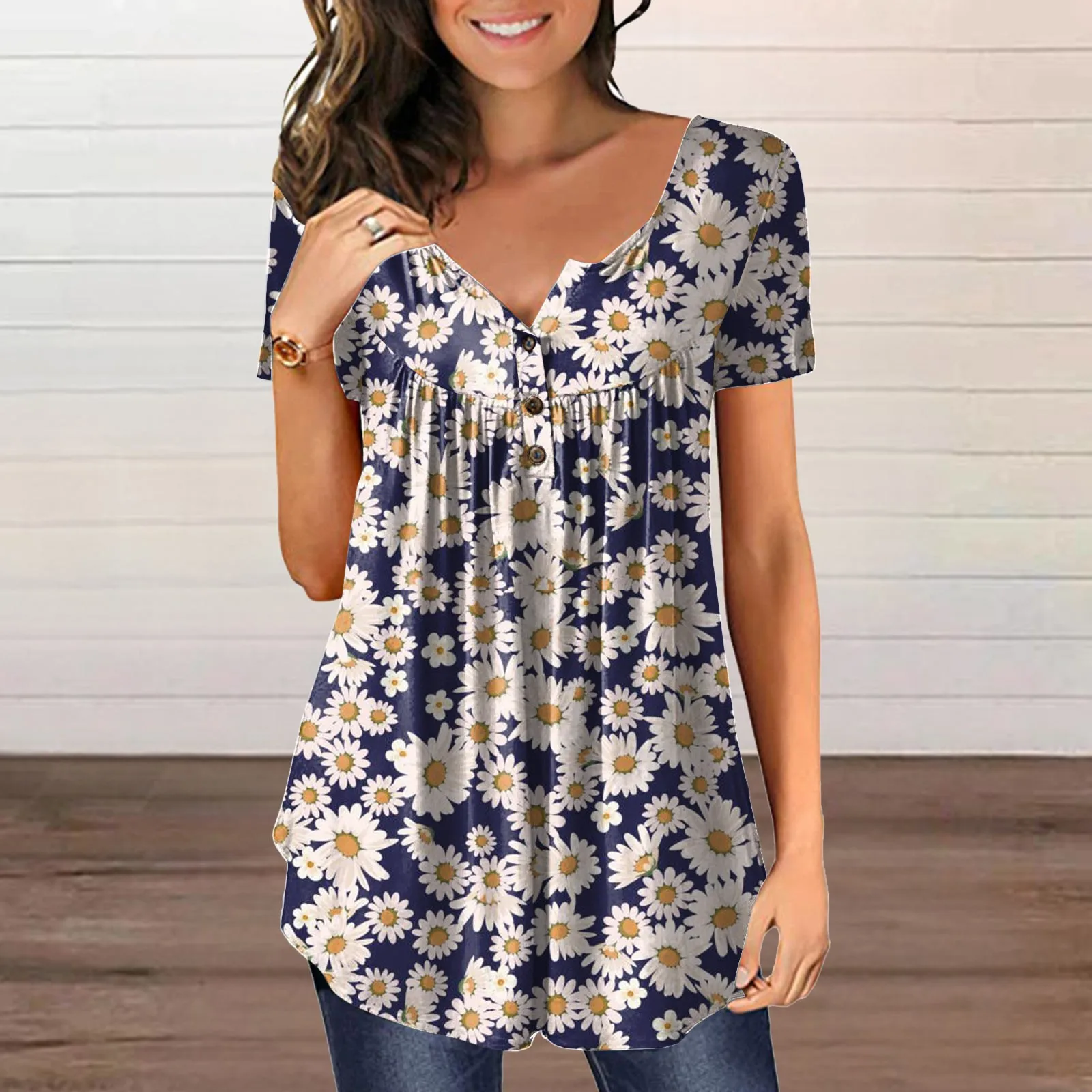 

Женские цветочные топы, рубашки в стиле бохо с пуговицами и вырезом, лето 2023, мягкая футболка, плиссированные топы с вырезом лодочкой и коротким рукавом, элегантная Корейская блузка