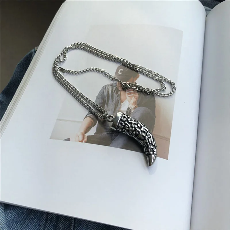 Vintage Stainless Steel Wolf Tooth Necklace, Men Retro Goth Domineering Pendant, New Fashion Accessory Jewelry