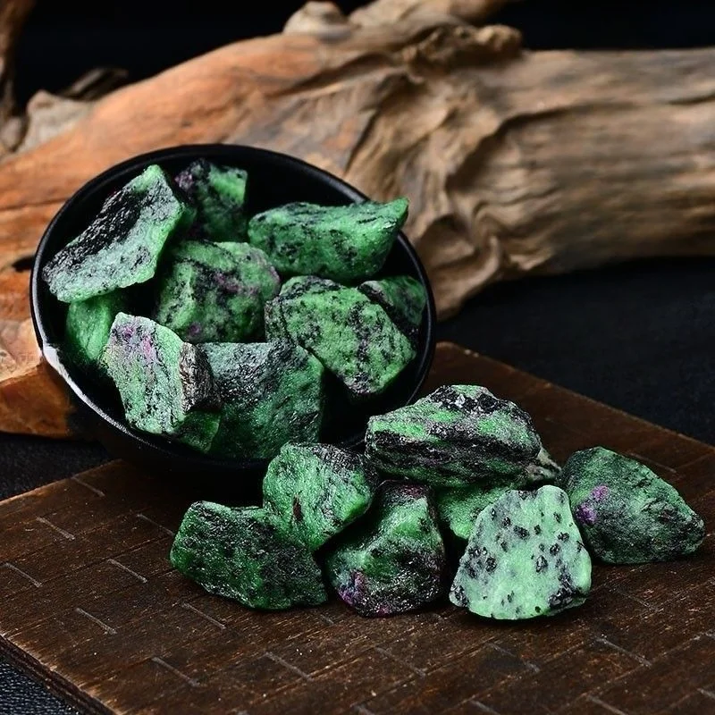 200g natural emerald raw stone, crystal ore specimen carving material, red green treasure fish tank, flower pot for landscaping