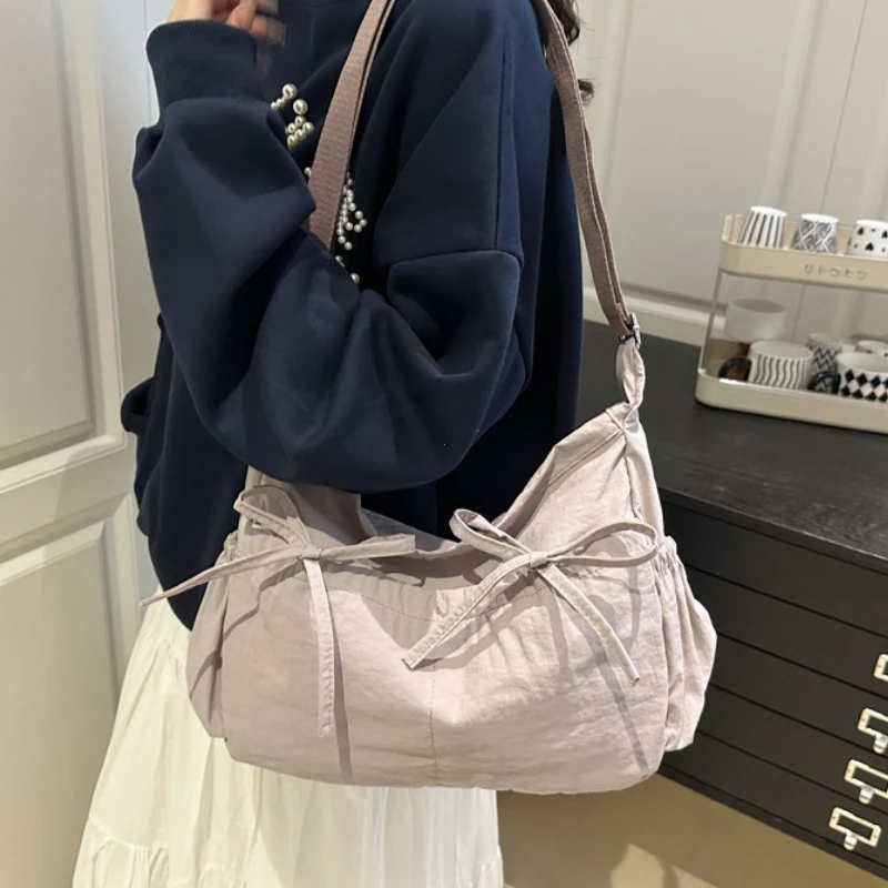 2026 New Faion Commuter Class Single oulder Bag Casual Lightweight Tote Bag Korean Sle Pleated Versatile Handbag designer bag