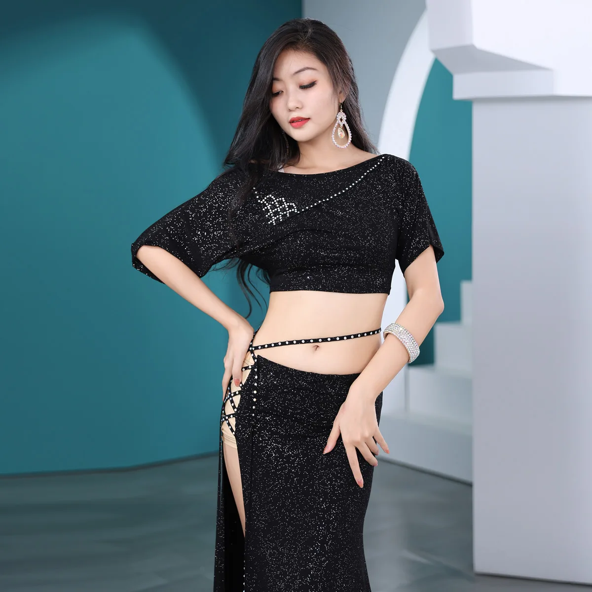 

1set/lot woman belly dancing costumes lady sexy indian dancing clothing top and skirt