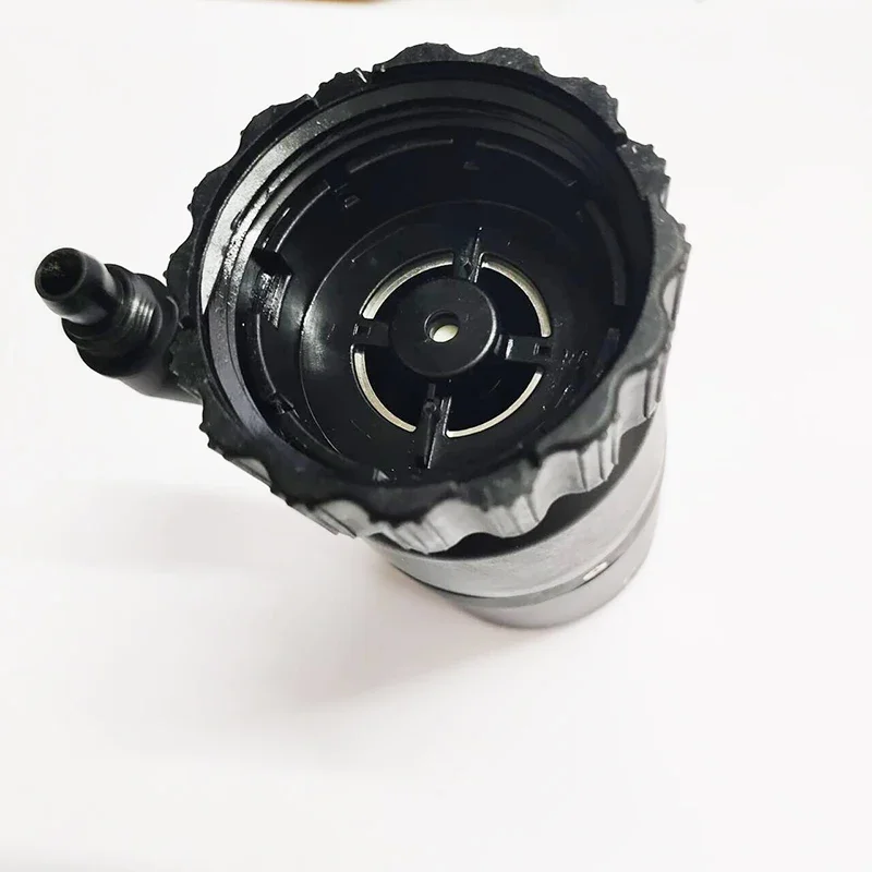 Pompe à turbine DJI T40 Argas installée sur un drone agricole, prête pour la pulvérisation.