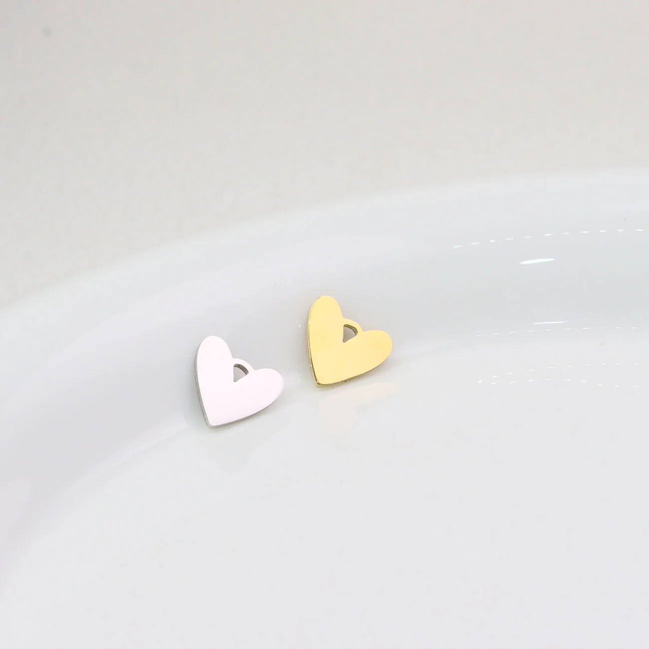 

10pcs Wholesale StainlessSteel High Quality Mirro Polish Heart Women Charm Pendant DIY Necklace Bracelets Unfading Colorless